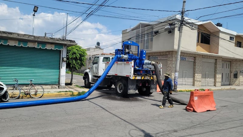 Avanzan labores de limpieza y desazolve en zona afectada por lluvias en Chalco