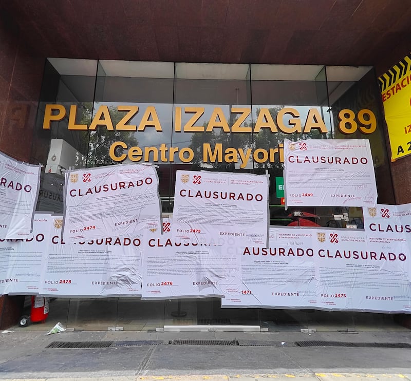 Clausuran Plaza Izazaga, famosa por venta de productos chinos