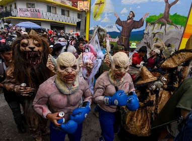 Arranca el desfile de las Momias en Almoloya de Juárez