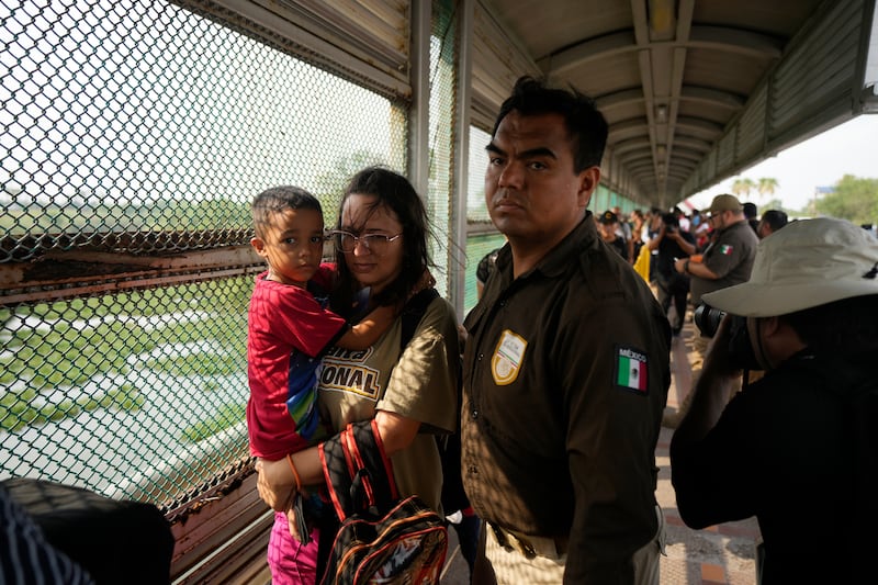 Las imágenes muestran el drama de miles de personas que esperan  en la frontera de México y Estados Unidos para cruzar al norte.