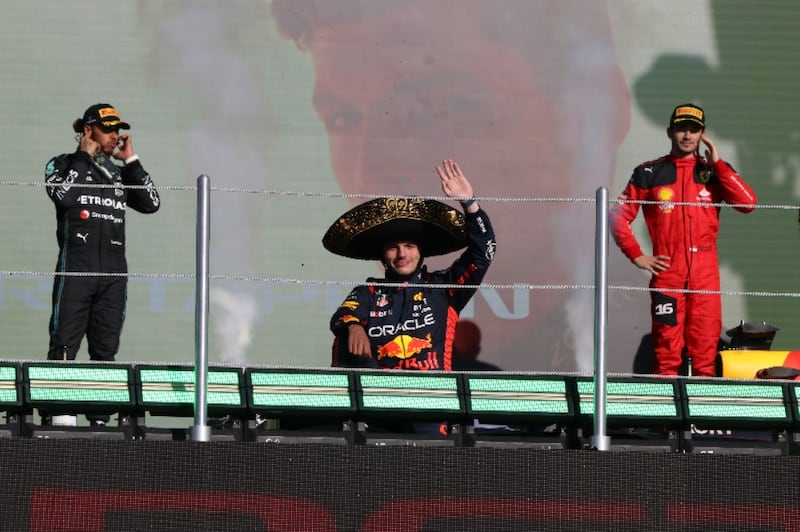 Max Verstappen, Lewis Hamilton y Charles Lecrerc.