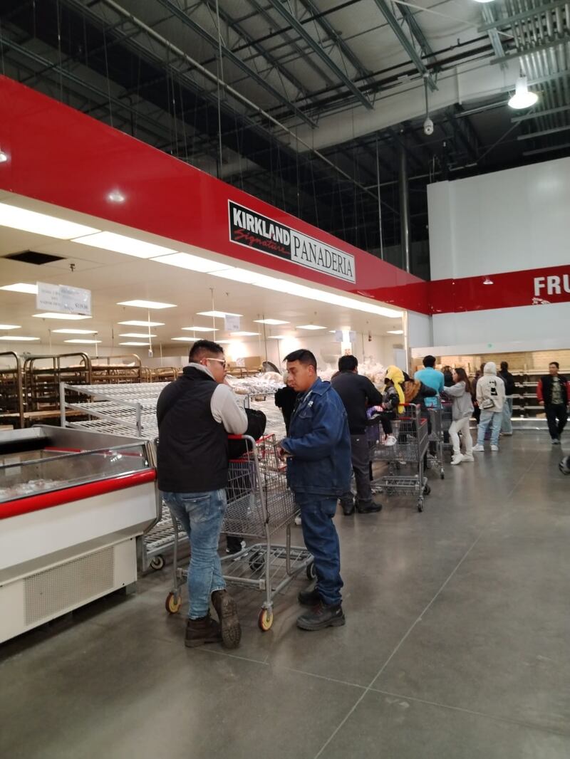 Costco largas filas por un pastel