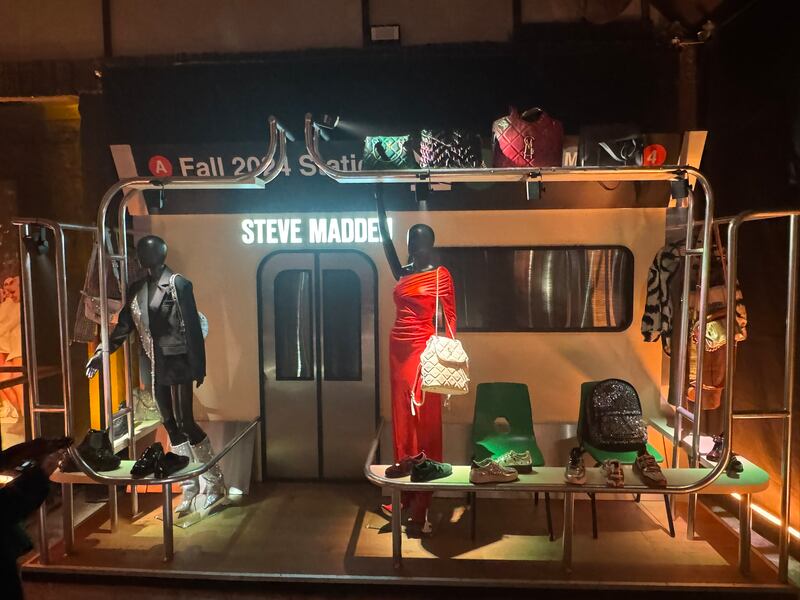 Presentan nueva colección Fall Station 2024 de Steve Madden