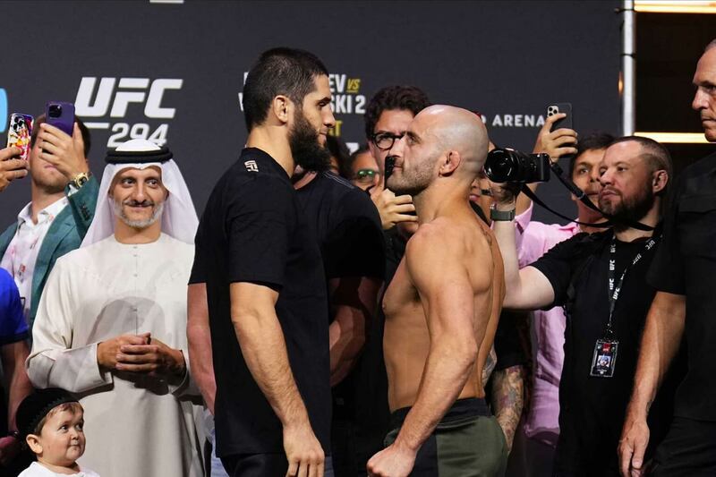 Makhachev y Volkanovski se enfrentarán este sábado por el título y definir quien es el número uno de la UFC.