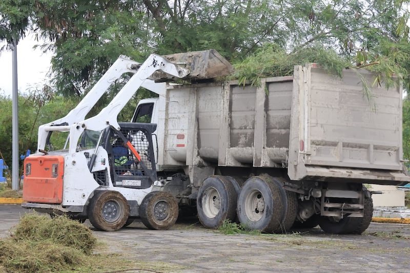 Se hizo recolección de basura, escombro y hierba.