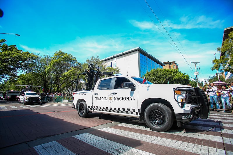 Enrique Alfaro encabeza el Desfile Cívico-Militar Conmemorativo a la Independencia de México, en Jalisco.