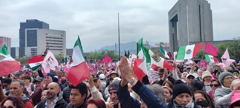 Los organizadores dijeron que aproximadamente 20 mil personas acudieron a la marcha.