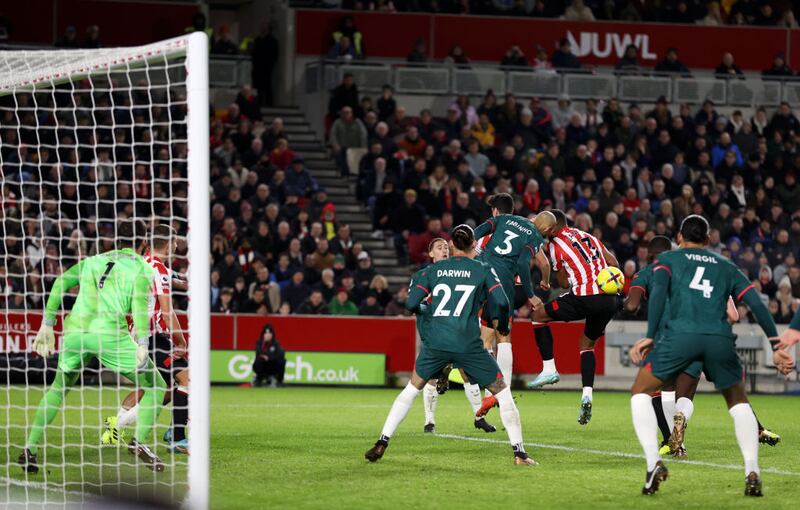 El balón rebotó en la humanidad de Konaté que nada pudo hacer para evitar el autogol