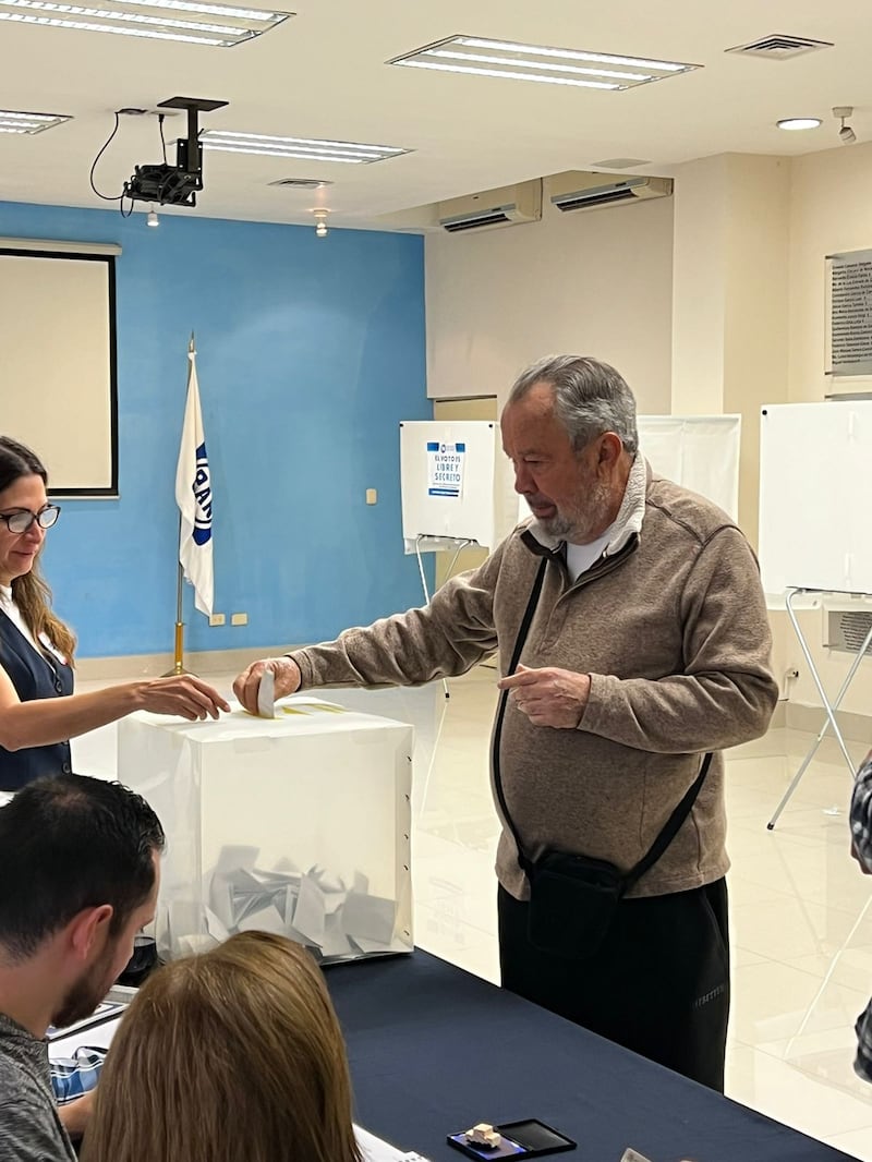 El edil sampetrino votó por Jorge Romero en la sede municipal del blanquiazul.