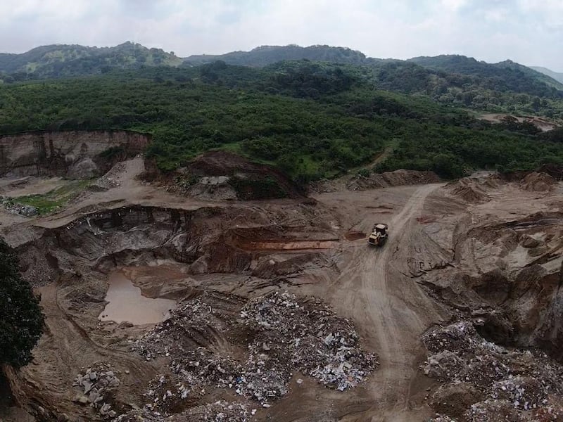 El banco de materiales se ubica en la zona de Los Volcanes, pegada al Bosque de La Primavera.