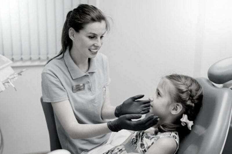 Asistente de dentista asesina a niña de 8 años