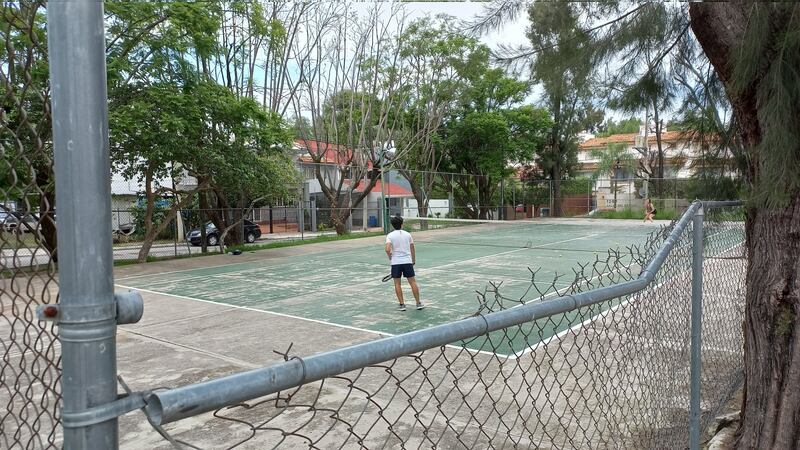 Los afectados señalan que el proyecto que les presentaron incluyen quitar incluso las áreas verdes y dejar sólo canchas de tenis.