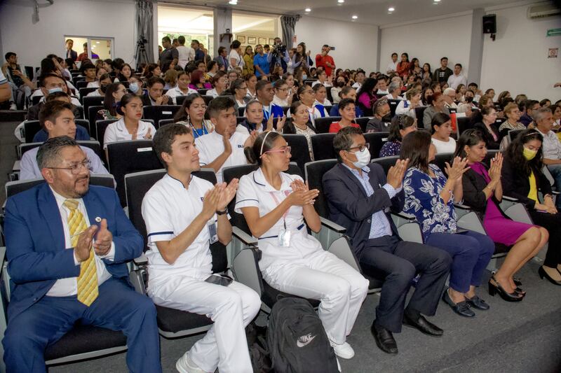 Formar recursos humanos de alto perfil para la salud, orientó la rectora Cedillo Ramírez