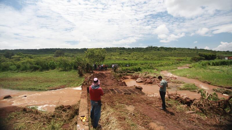 Autoridades montaron un puente humanitario para apoyar a los vecinos de la delegación de El Calabozo.