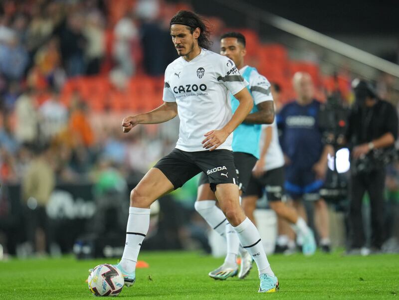 Cavani salió lesionado en el primer tiempo del Valencia vs Barcelona