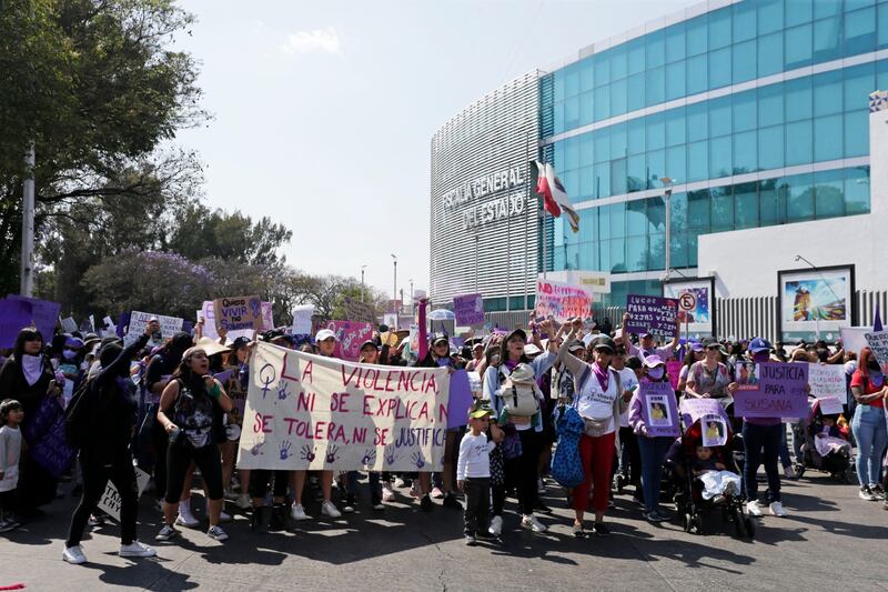 La protesta fue parte de una de las cinco marchas convocadas en la ciudad de Puebla.