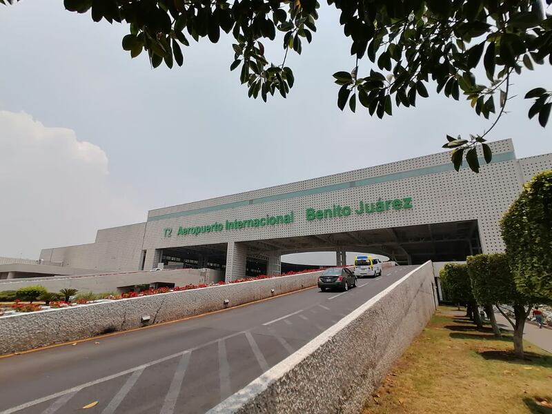 Hundimientos y vida cotidiana en la Terminal 2 del Aeropuerto Internacional de la Ciudad de México