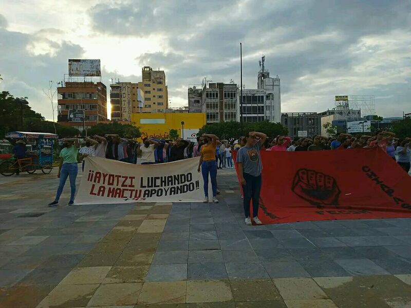 Estudiantes de la Escuela Normal Rural Mactumactzá se solidarizaron con sus compañeros de Ayotzinapa.