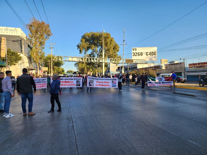 Manifestación en Ecatepec afecta Vía López Portillo y al rededores