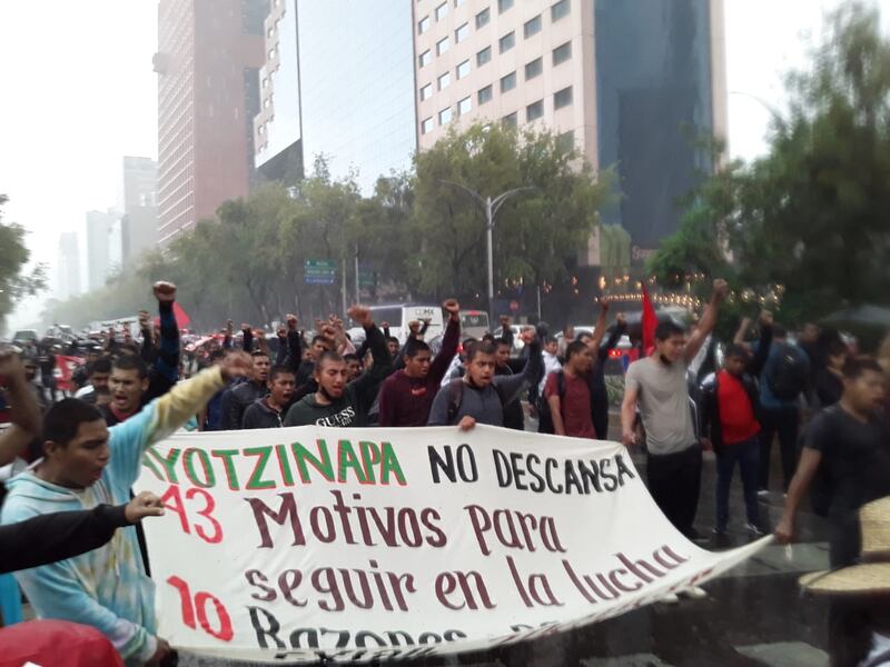 Marcha para exigir justicia por la desaparición de los 43 normalistas de Ayotzinapa.