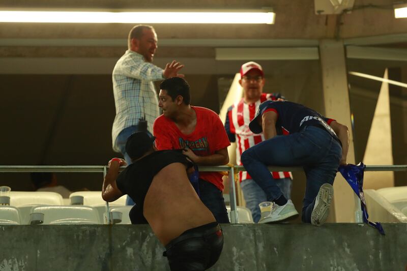 La afición provocó otro capítulo de violencia en los estadios de la Liga MX