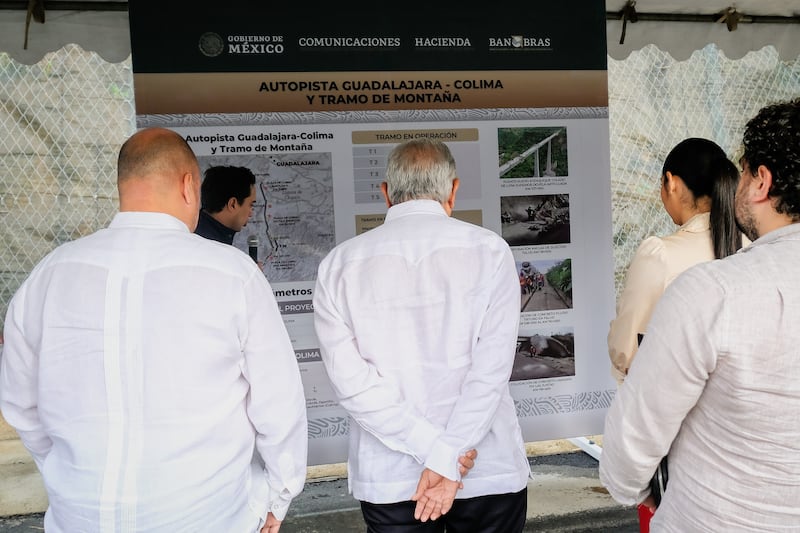 La finalización de esta autopista ayudará a agilizar el tránsito de mercancías desde el puerto de Manzanillo hasta Guadalajara.