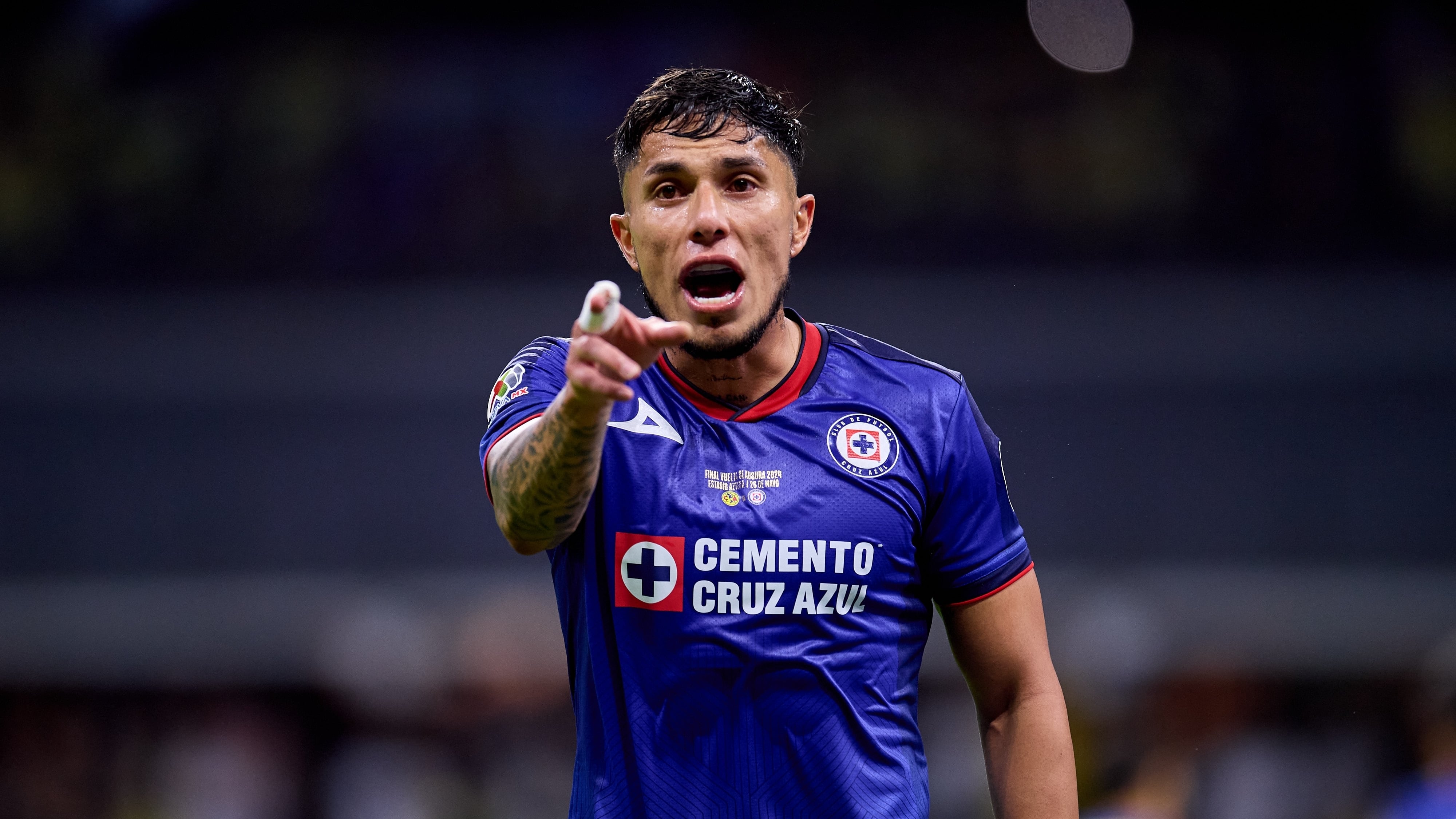 Carlos Salcedo abandonaría a Cruz Azul.