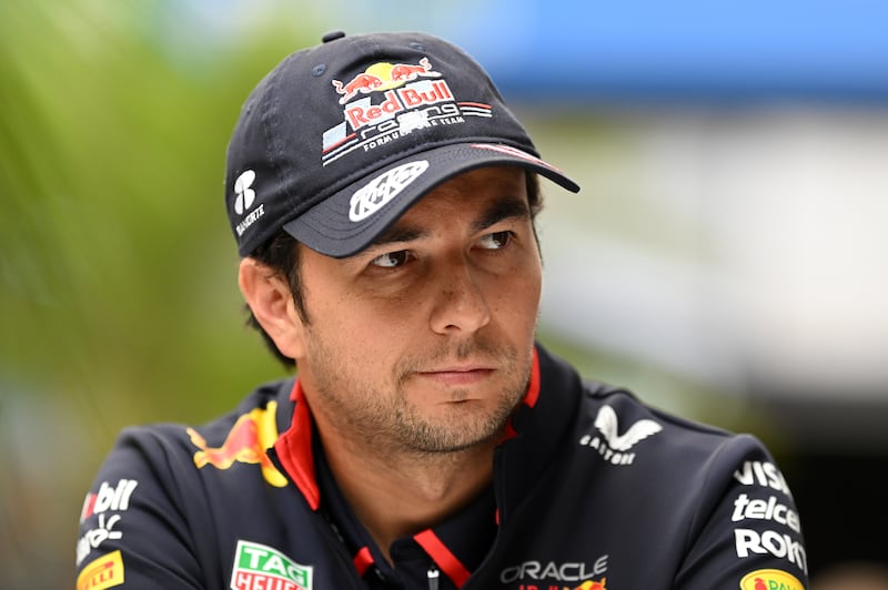 Checo Pérez suma 15 carreras sin podio.