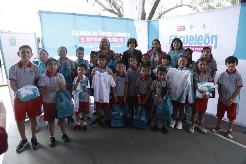 La titular de Educación en el Estado invitó a los estudiantes a seguirse preparando y compartir sus experiencias.