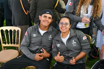 Con la cuenta regresiva en 15 días para el inicio de los Juegos Olímpicos París 2024, se celebró este jueves el Día Nacional de Francia en México. La ceremonia, que resaltó la amistad entre ambos países, contó con la presencia de Ana Gabriela Guevara Espinoza, directora de la CONADE. Este evento destaca la importancia del deporte como un puente entre culturas y refuerza la unión en el contexto olímpico, generando entusiasmo por la competencia que se avecina.