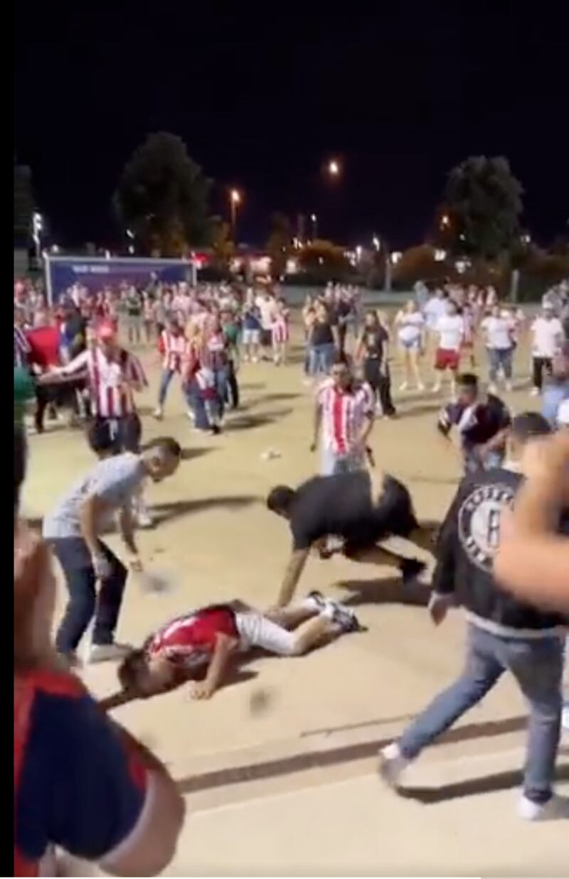 Pelea afición chivas