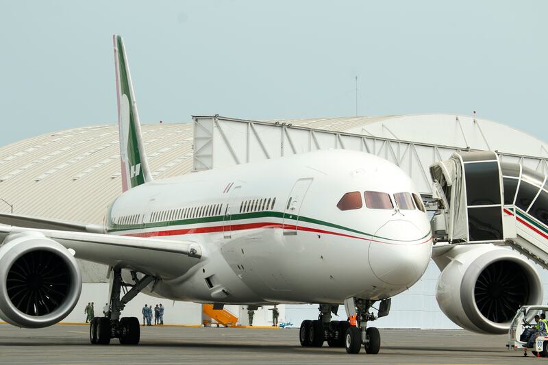 Últimas imágenes del Avión Presidencial en la Terminal 2 del AICM