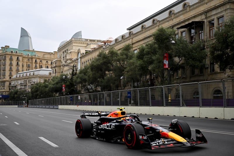 Checo Pérez busca cortar mala racha en F1 en Bakú.