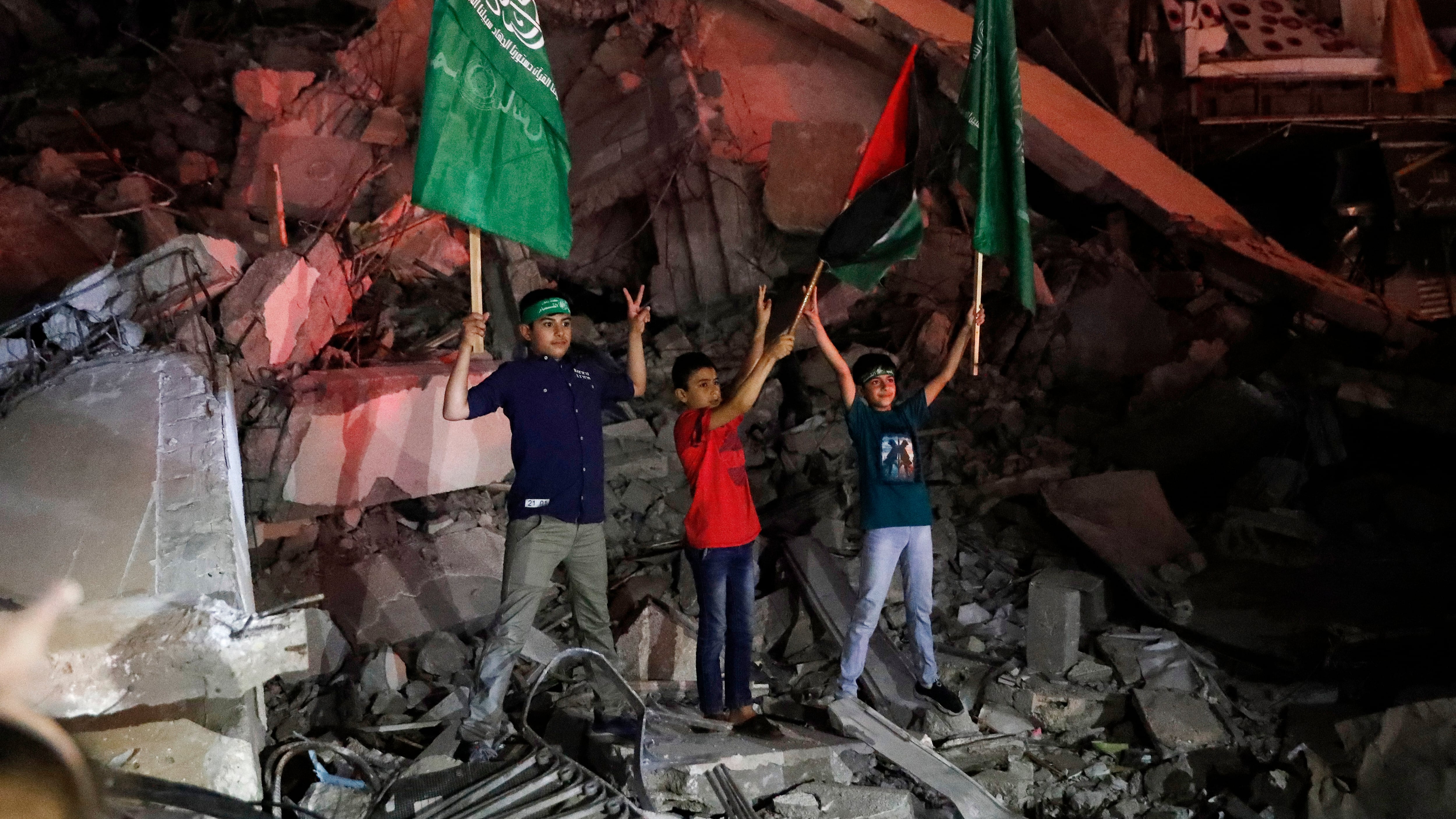 En Gaza, palestinos festejan cese al fuego entre Israel y Hamás