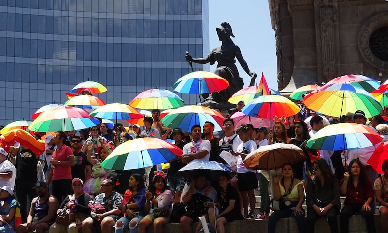 Concluye la marcha del Orgullo LGBTIQ+ en el Zócalo de la CDMX