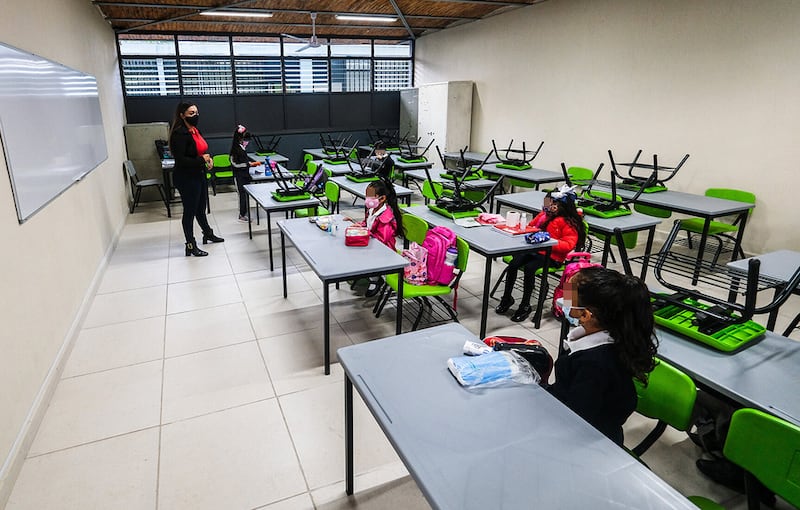 Los maestros señalan que el regreso a clases podría postergarse hasta que se reduzcan los contagios y mientras tanto laborar de manera virtual.