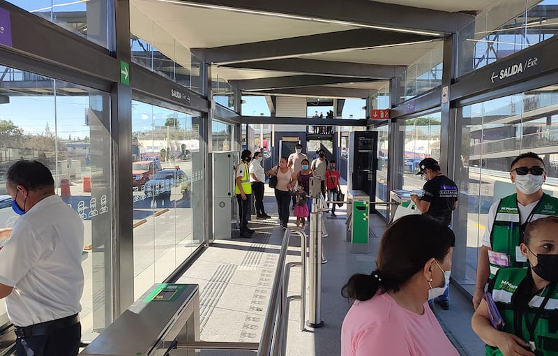 Miles de personas aprovecharon este domingo para conocer la operación de este medio de transporte.