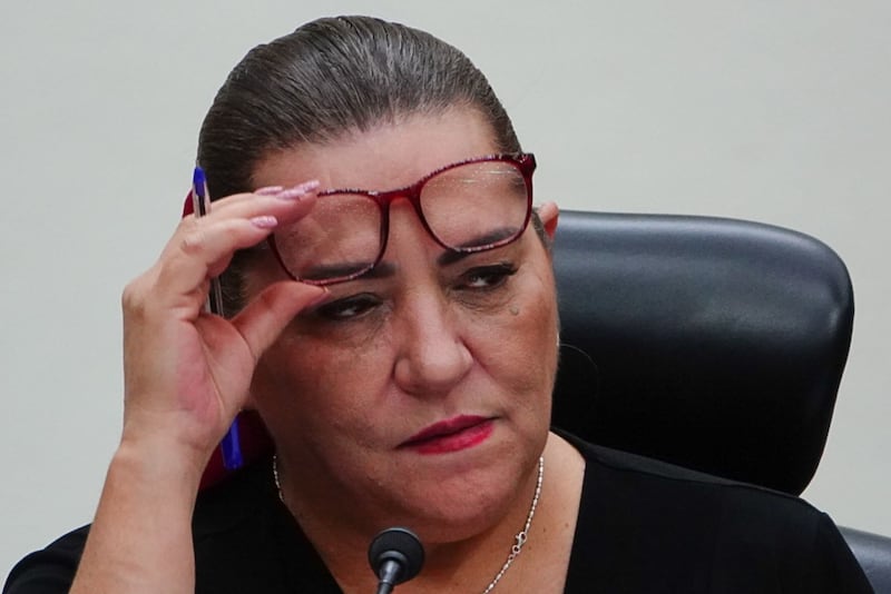 #PolíticaConfidencial Guadalupe Taddei enfrenta desbandada en el INE