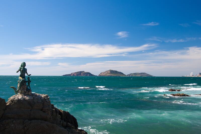 La Reina de los Mares es uno de los monumentos que se encuentran entre las rocas del Malecón.