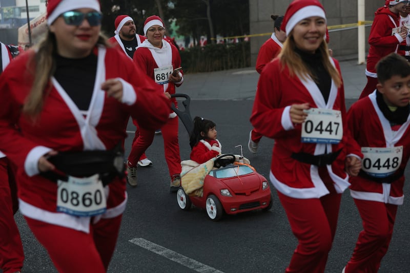 The Santa Run 2024: Las mejores fotos de la carrera de Santa Claus en CDMX; revive la magia navideña