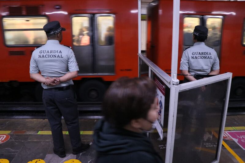 Los elementos comenzaron a desplegarse en diferentes estaciones del sistema de transporte. (Especial)