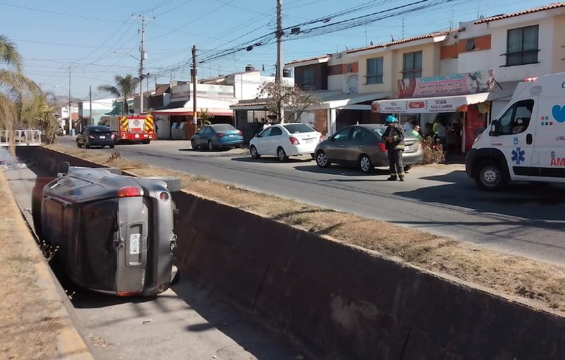 Percance vial en el centro de Tesistán