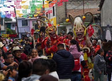 Arranca el desfile de las Momias en Almoloya de Juárez