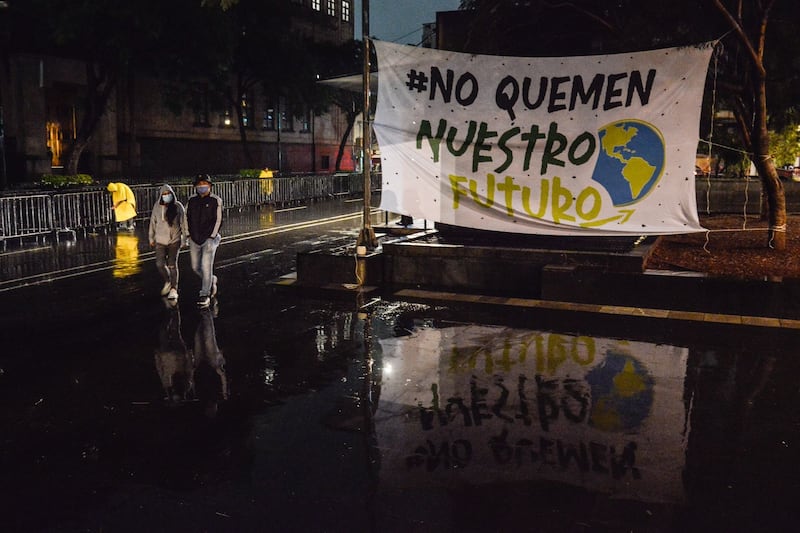 Manifestación de organizaciones ambientalistas frente a las instalaciones de la Suprema Corte de Justicia de la Nación.