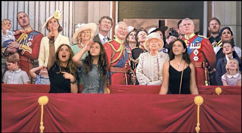 Andrea Legarreta presume foto junto a la reina Isabel II