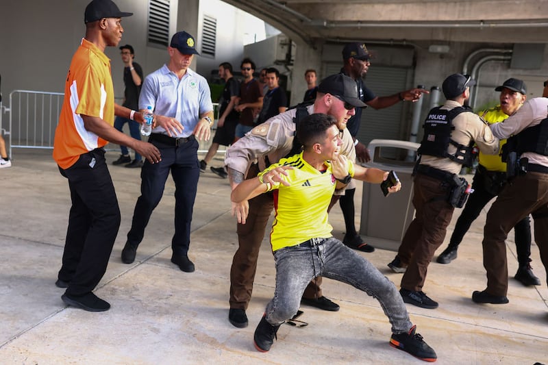 Varios aficionados fueron detenidos por los disturbios en la final de la Copa América 2024.