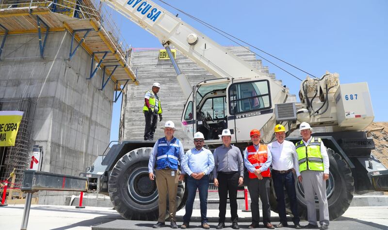 Autoridades estatales supervisaron el cierre hidráulico de la presa.