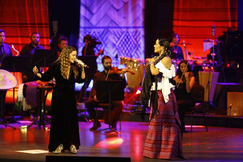 La antropóloga, cantante y compositora ganadora de 6 Premios Latin Grammy y 1 Premio Grammy presenta una propuesta en directo desde el Palacio de Bellas Artes.