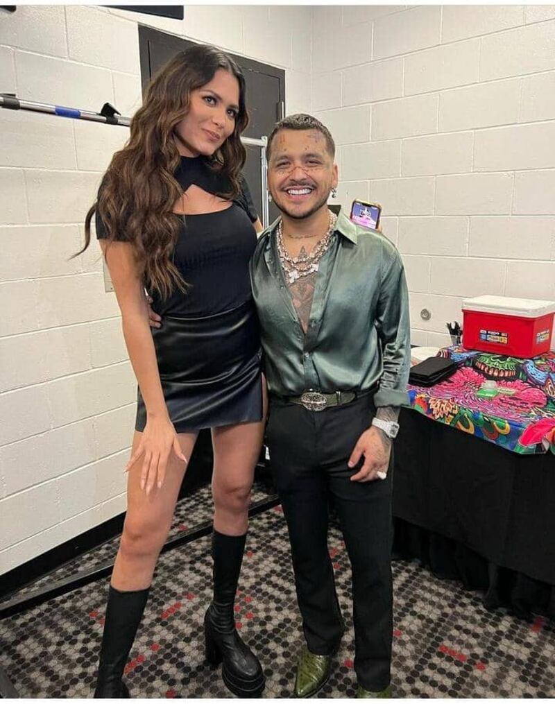 La fotografía de Andrea Meza con Christian Nodal que desata bromas: “Parece un Minions a su lado”