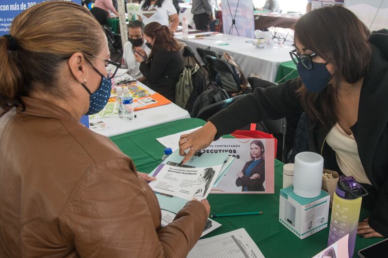 El 52% de los empleados planea abandonar su trabajo; siete de cada 10 son víctimas del estrés y ansiedad; acusan que su empresa no apoya su bienestar.